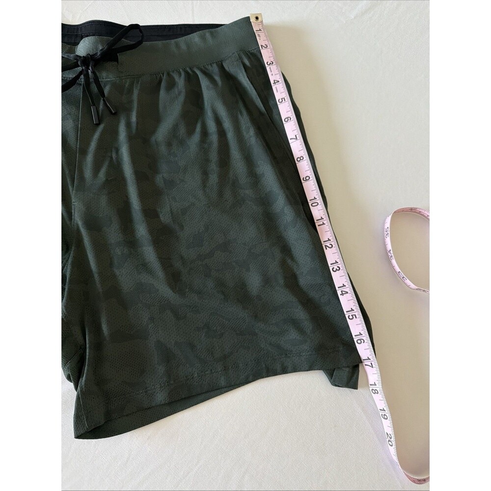 Lululemon License To Train Linerless Shorts 7” Green Camo Multi Mens XL LM7AZNS - Picture 8 of 9
